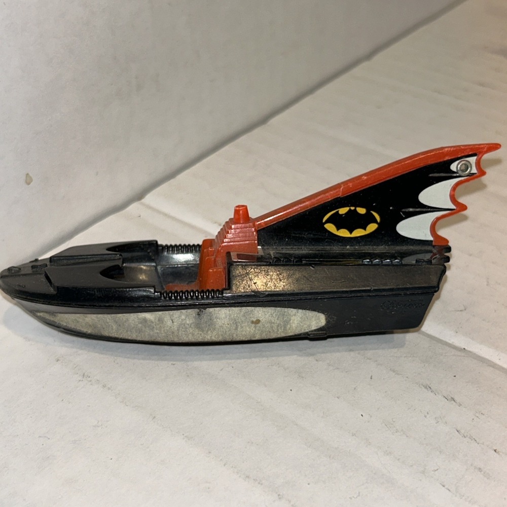 1960s VINTAGE CORGI BATMAN PLASTIC BATBOAT NEEDS WINDSHIELD A4